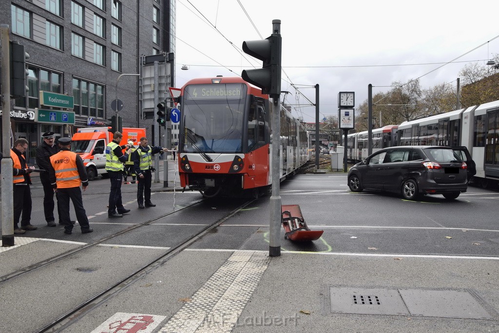 VU PKW KVB Bahn Koeln Deutz Deutz Muelheimerstr P30.JPG - Miklos Laubert